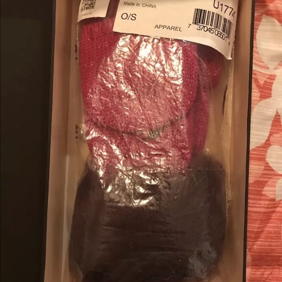 🛍HP🛍 Ugg Australia Nyla Flip Mitten Faux Fur Cuff - Picture 7 of 11